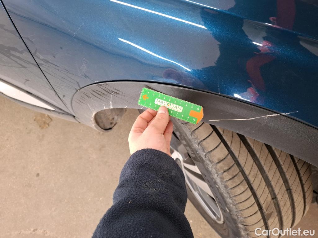  Peugeot  3008 PEUGEOT  / 2020 / 5P / SUV 1.6 HYBRID 225 E-EAT8 Allure #9