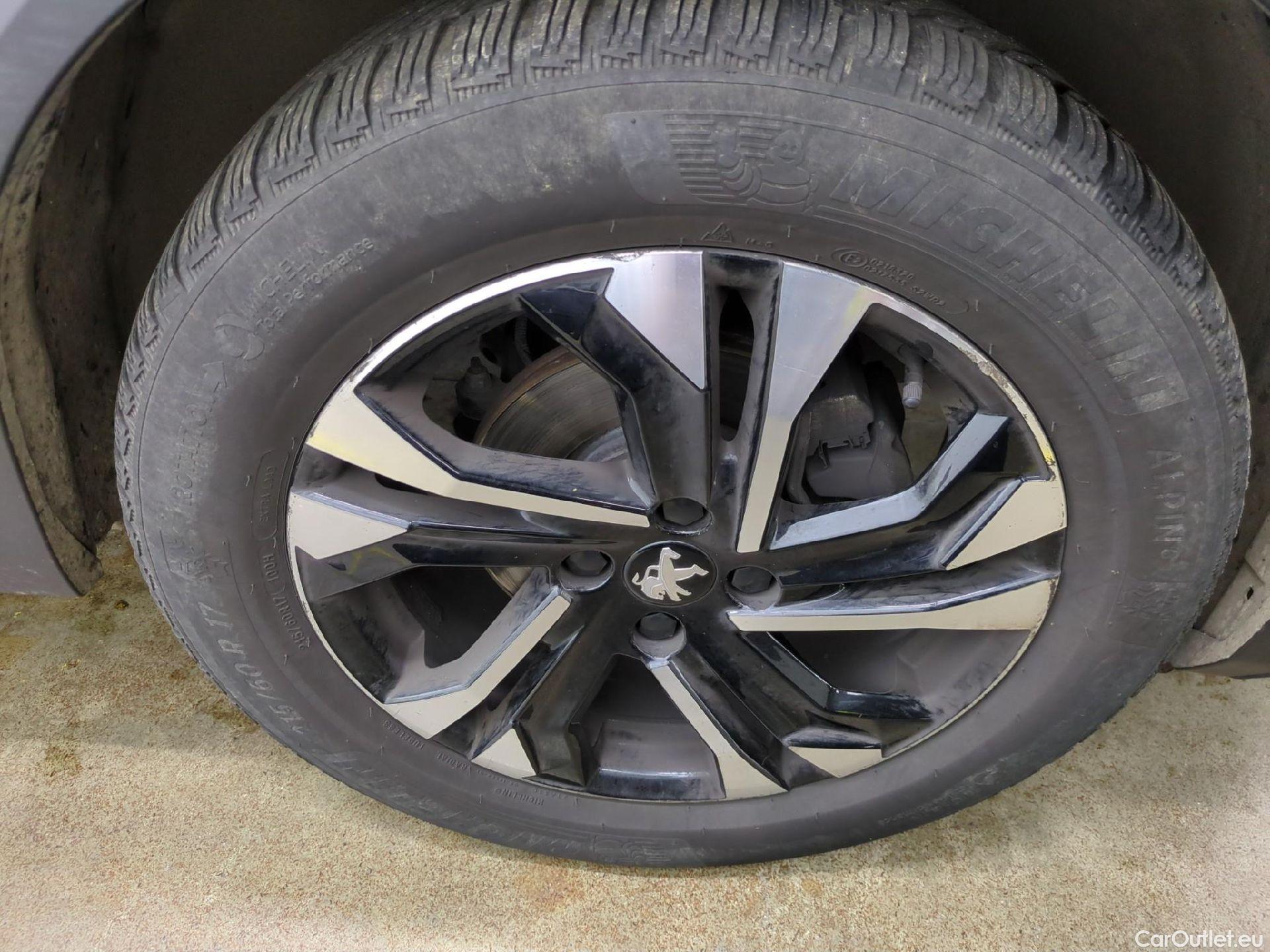  Peugeot  2008  Allure Pack 1.2 PureTech 100CV BVM6 E6d #1