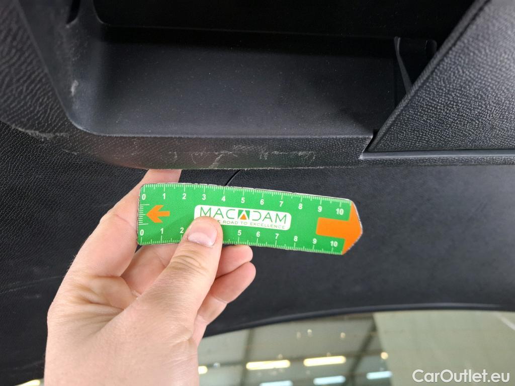  Peugeot  3008 PEUGEOT  / 2020 / 5P / SUV 1.6 HYBRID 225 E-EAT8 Allure #41