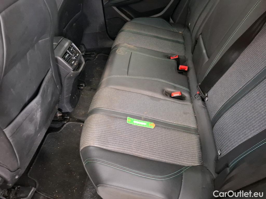  Peugeot  3008 PEUGEOT  / 2020 / 5P / SUV 1.6 HYBRID 225 E-EAT8 Allure #53