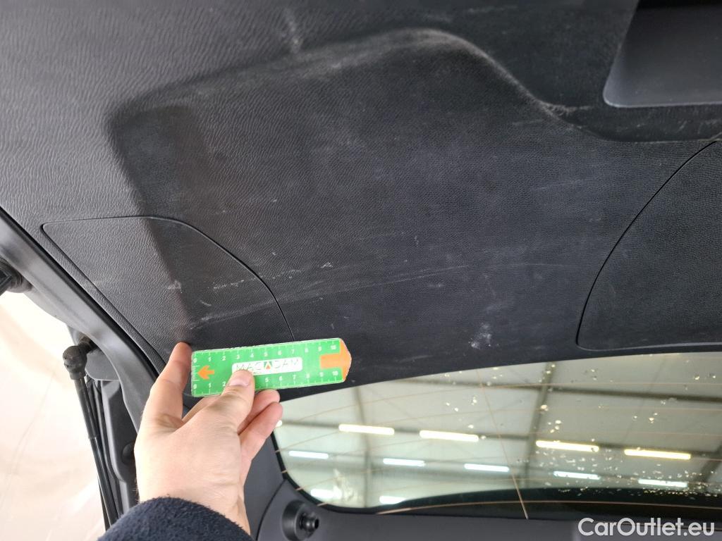  Peugeot  3008 PEUGEOT  / 2020 / 5P / SUV 1.6 HYBRID 225 E-EAT8 Allure #43