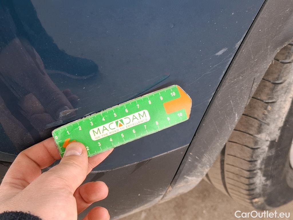  Peugeot  3008 PEUGEOT  / 2020 / 5P / SUV 1.6 HYBRID 225 E-EAT8 Allure #18