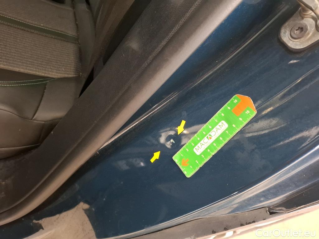  Peugeot  3008 PEUGEOT  / 2020 / 5P / SUV 1.6 HYBRID 225 E-EAT8 Allure #51