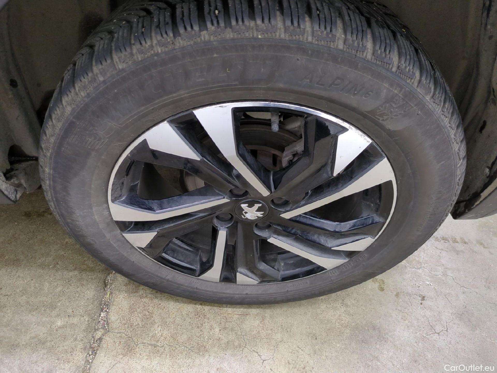  Peugeot  2008  Allure Pack 1.2 PureTech 100CV BVM6 E6d #5