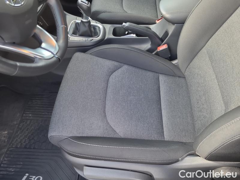  Hyundai  i30  (PD)(01.2017  ->)  kom.1.5T-GDI Family Smart #3