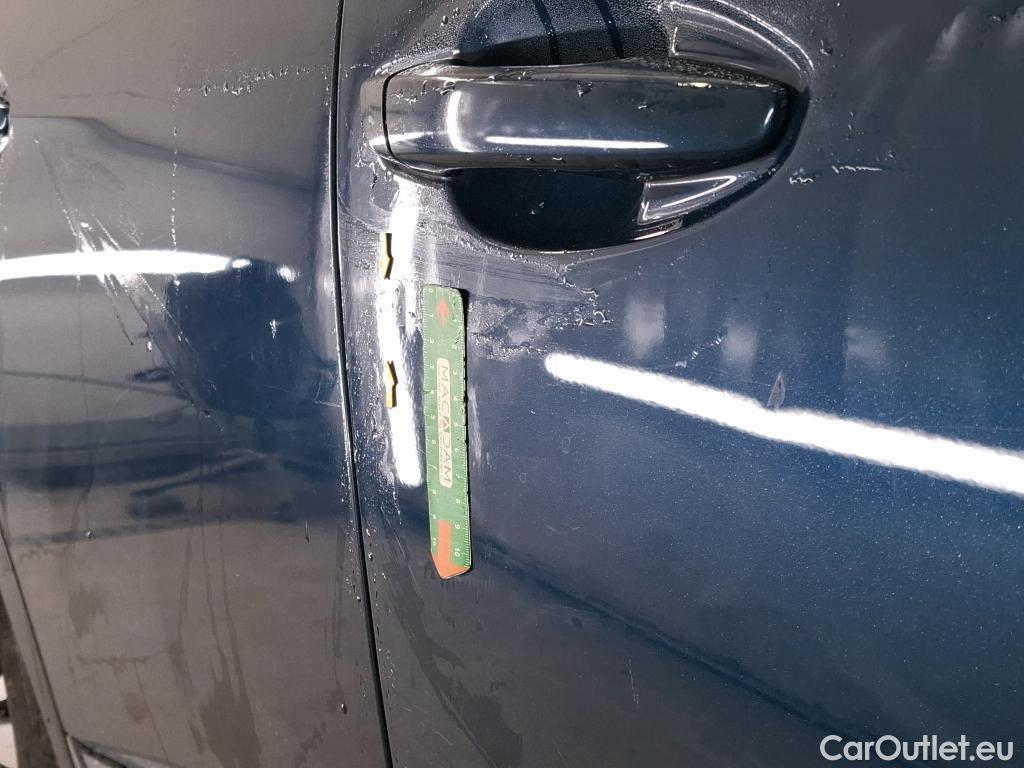  Peugeot  3008 PEUGEOT  / 2020 / 5P / SUV 1.6 HYBRID 225 E-EAT8 Allure #48