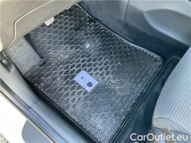  Hyundai  i30  kom.1.5i Family Comfort 5d #18