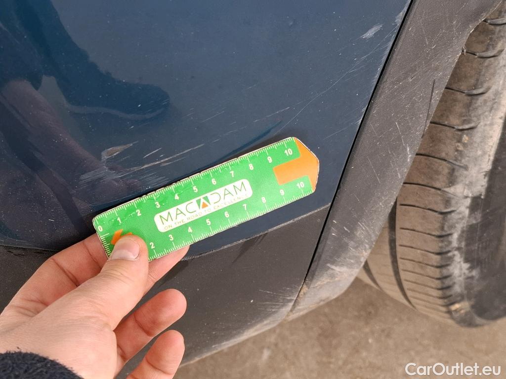  Peugeot  3008 PEUGEOT  / 2020 / 5P / SUV 1.6 HYBRID 225 E-EAT8 Allure #16