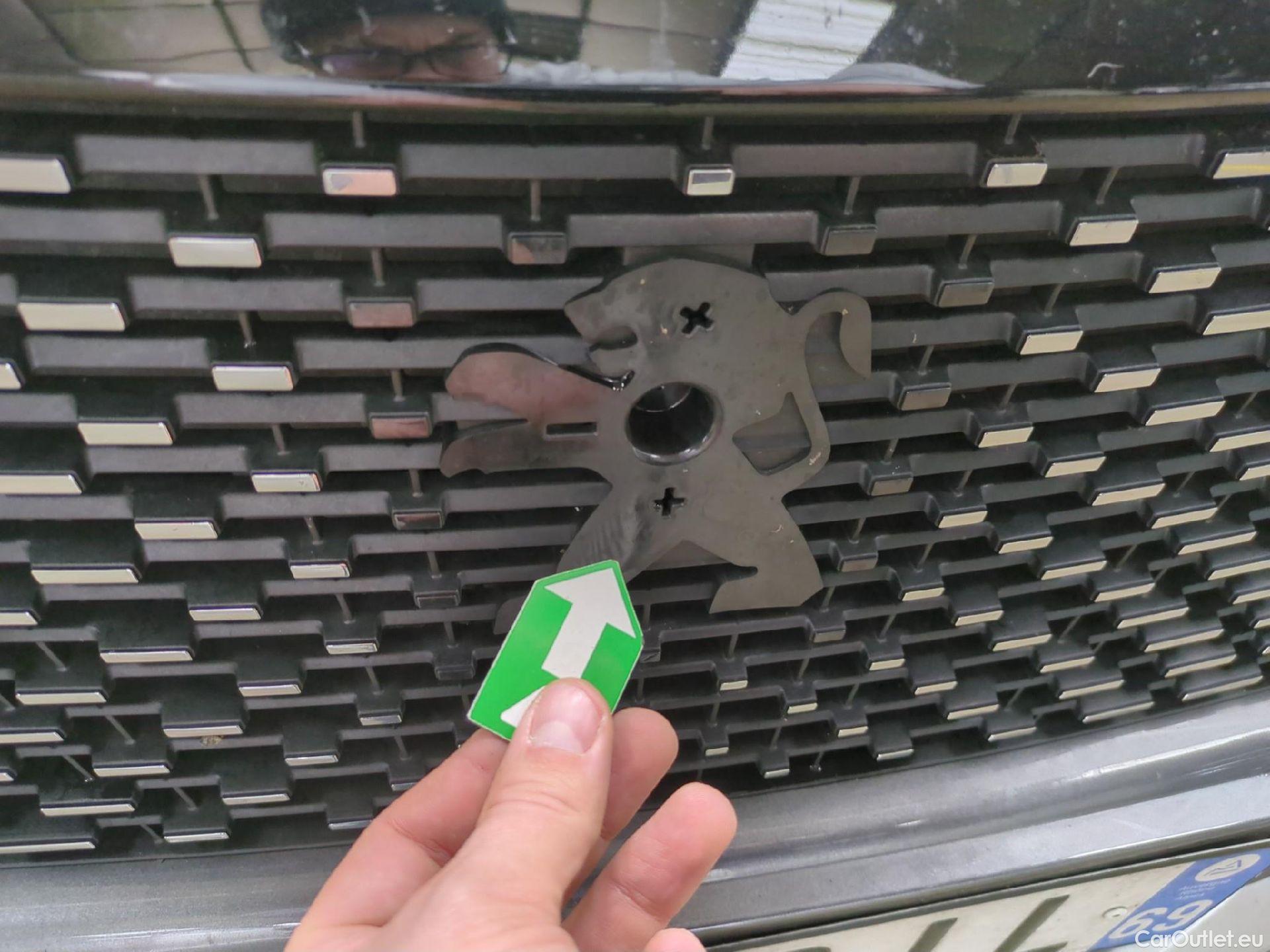  Peugeot  2008  Allure Pack 1.2 PureTech 100CV BVM6 E6d #25