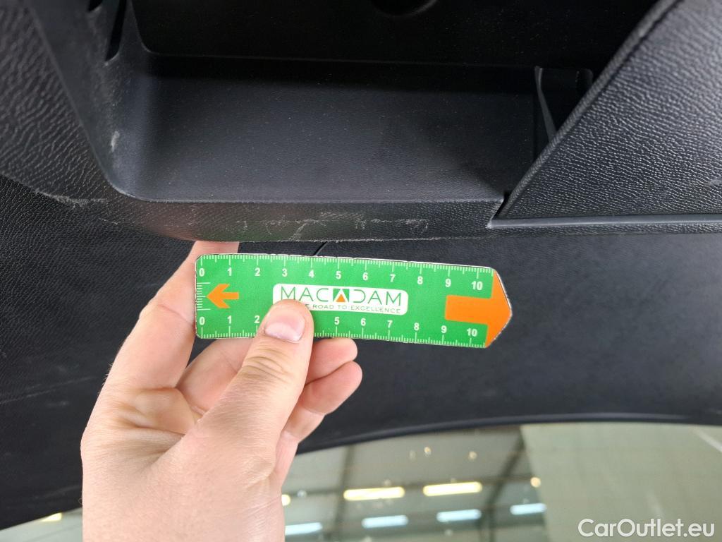  Peugeot  3008 PEUGEOT  / 2020 / 5P / SUV 1.6 HYBRID 225 E-EAT8 Allure #42