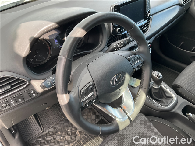  Hyundai  i30  kom.1.5i Family Comfort 5d #15