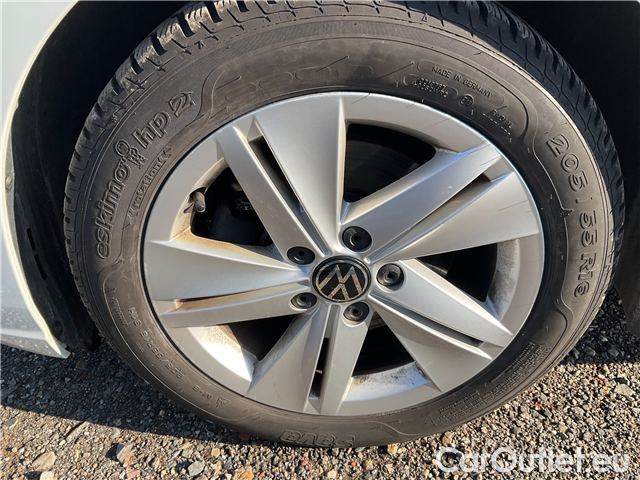  Volkswagen  Golf  Var.1.0TSI 81 Life 5d #19