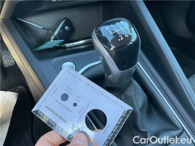  Volkswagen  Golf  Var.1.0TSI 81 Life 5d #17