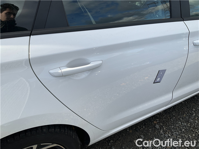  Hyundai  i30  kom.1.5i Family Comfort 5d #18