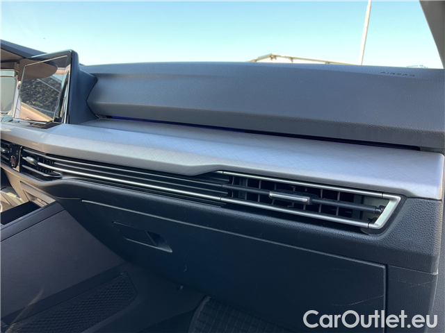  Volkswagen  Golf  Var.1.0TSI 81 Life 5d #6