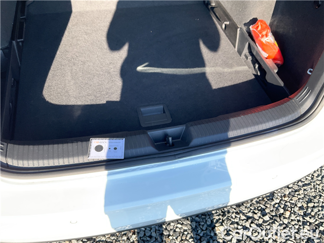  Volkswagen  Golf  Var.1.0TSI 81 Life 5d #12