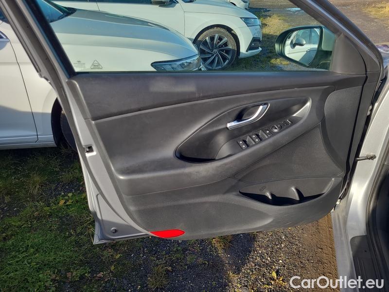  Hyundai  i30  (PD)(01.2017  ->)  kom.1.0TGDI 120 Comfort #19