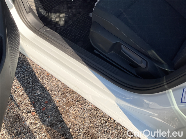  Volkswagen  Golf  Var.1.0TSI 81 Life 5d #13