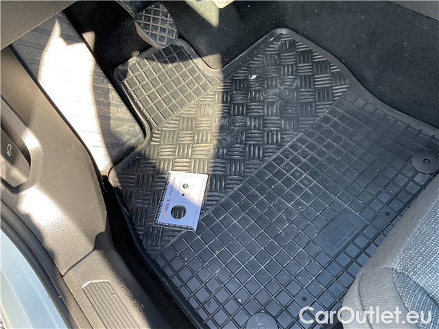  Volkswagen  Golf  Var.1.0TSI 81 Life 5d #15