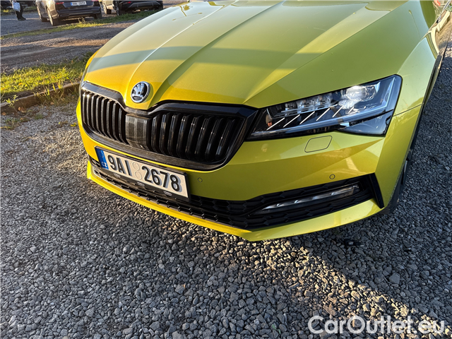  Skoda  Superb Supe.FL2.0TSI 140 Sportline AT #8