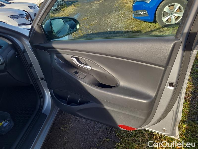  Hyundai  i30  (PD)(01.2017  ->)  kom.1.0TGDI 120 Comfort #14