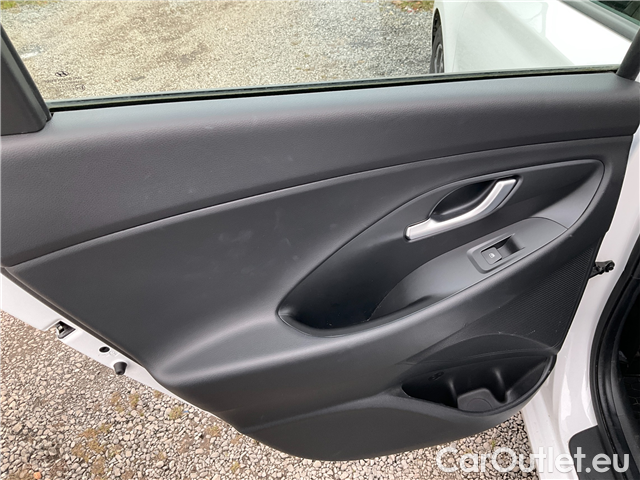  Hyundai  i30  kom.1.0TGDI Family Comf #17