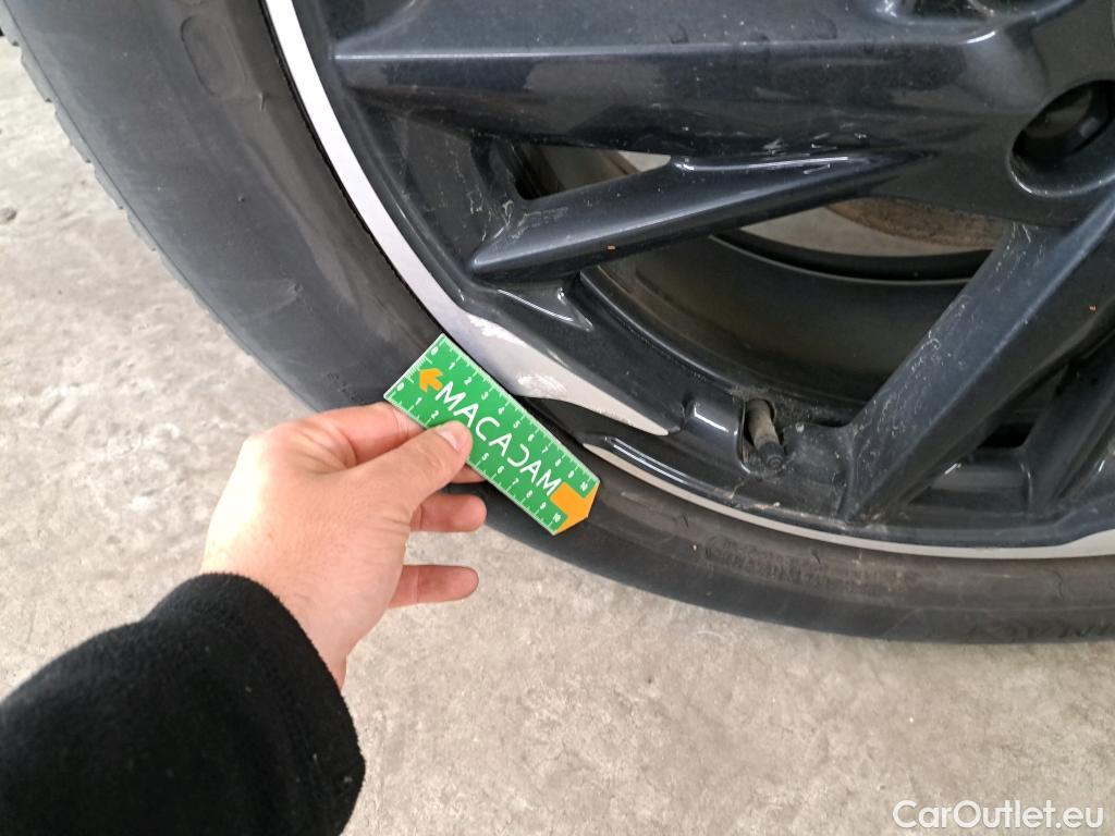  DS  DS7 DS DS 7 Crossback / 2017 / 5P / SUV E-TENSE 4x4 300 PERFORMANCE Line #24