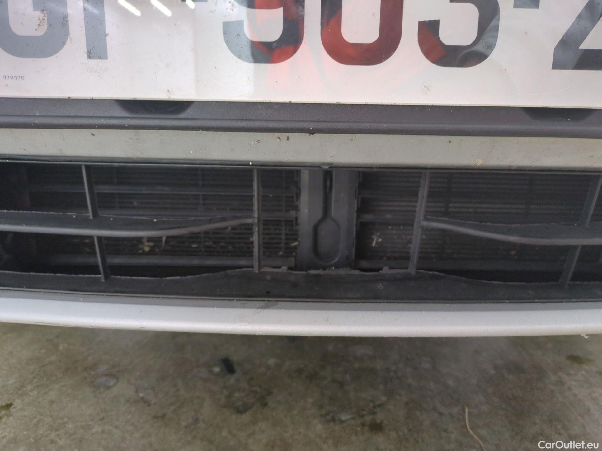  Ford  Kuga FORD  / 2019 / 5P / SUV 2.5 Dur 225 hybrid PHEV Pshift Titanium #8