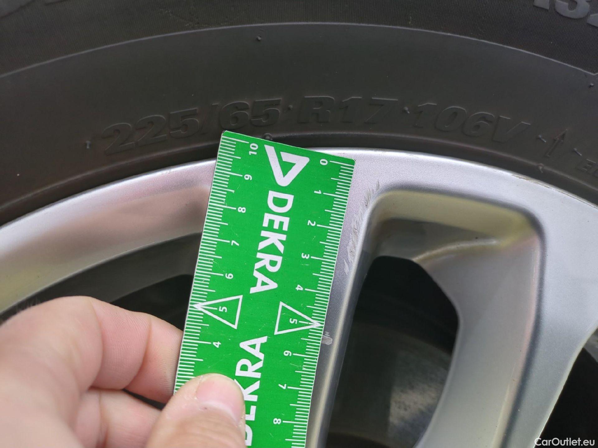  Ford  Kuga FORD  / 2019 / 5P / SUV 2.5 Dur 225 hybrid PHEV Pshift Titanium #3