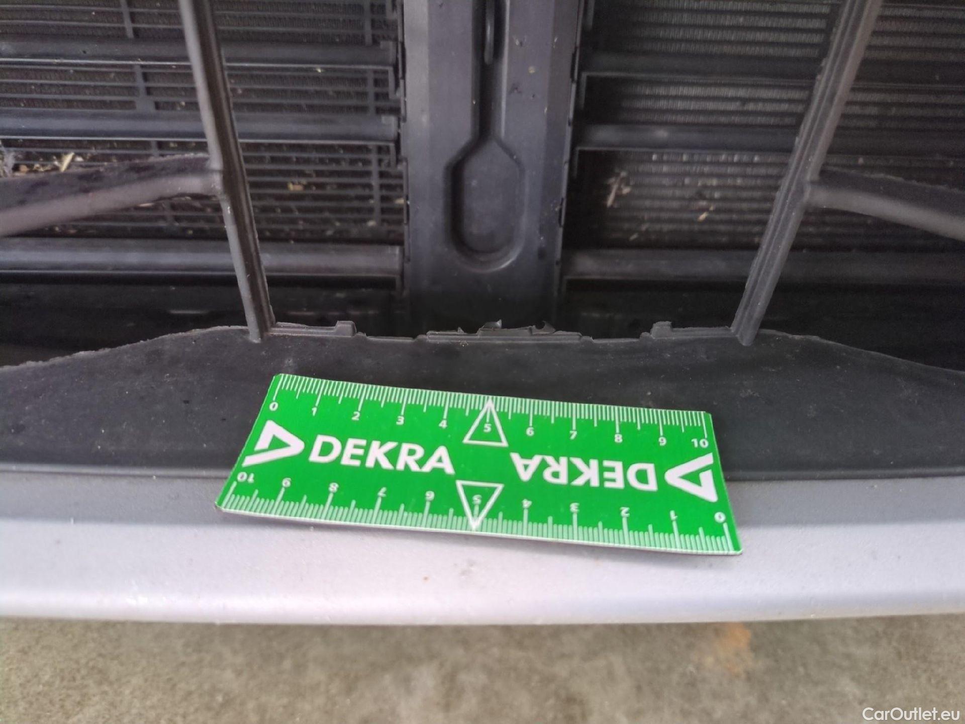  Ford  Kuga FORD  / 2019 / 5P / SUV 2.5 Dur 225 hybrid PHEV Pshift Titanium #7