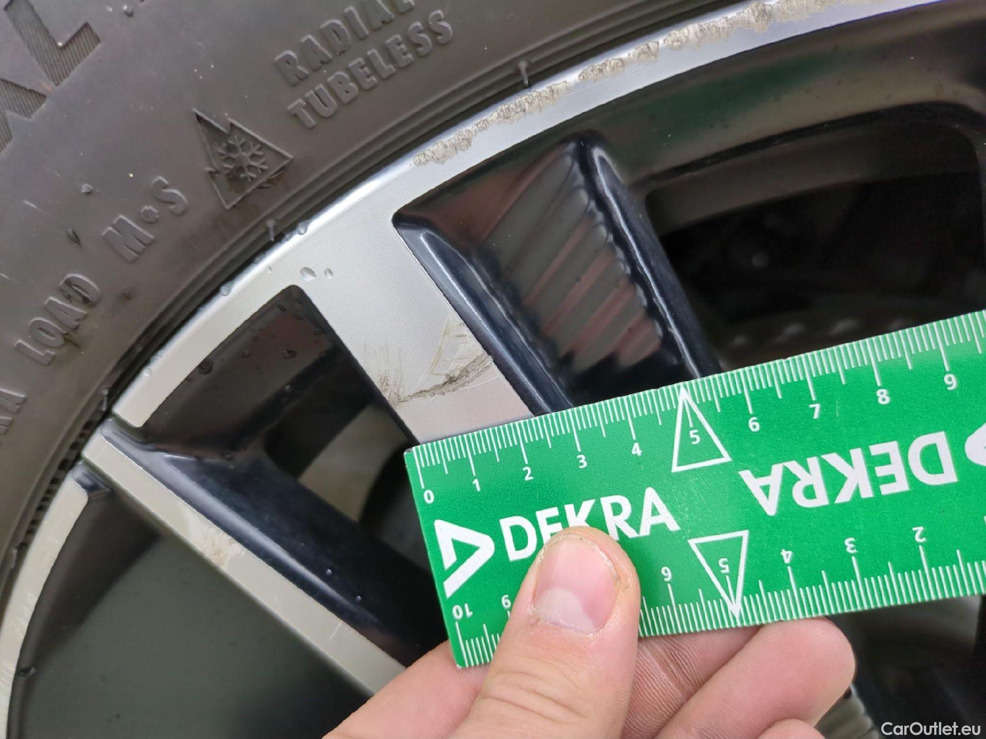  Peugeot  3008 PEUGEOT  / 2020 / 5P / SUV 1.6 HYBRID4 300 E-EAT8 GT Pack #16