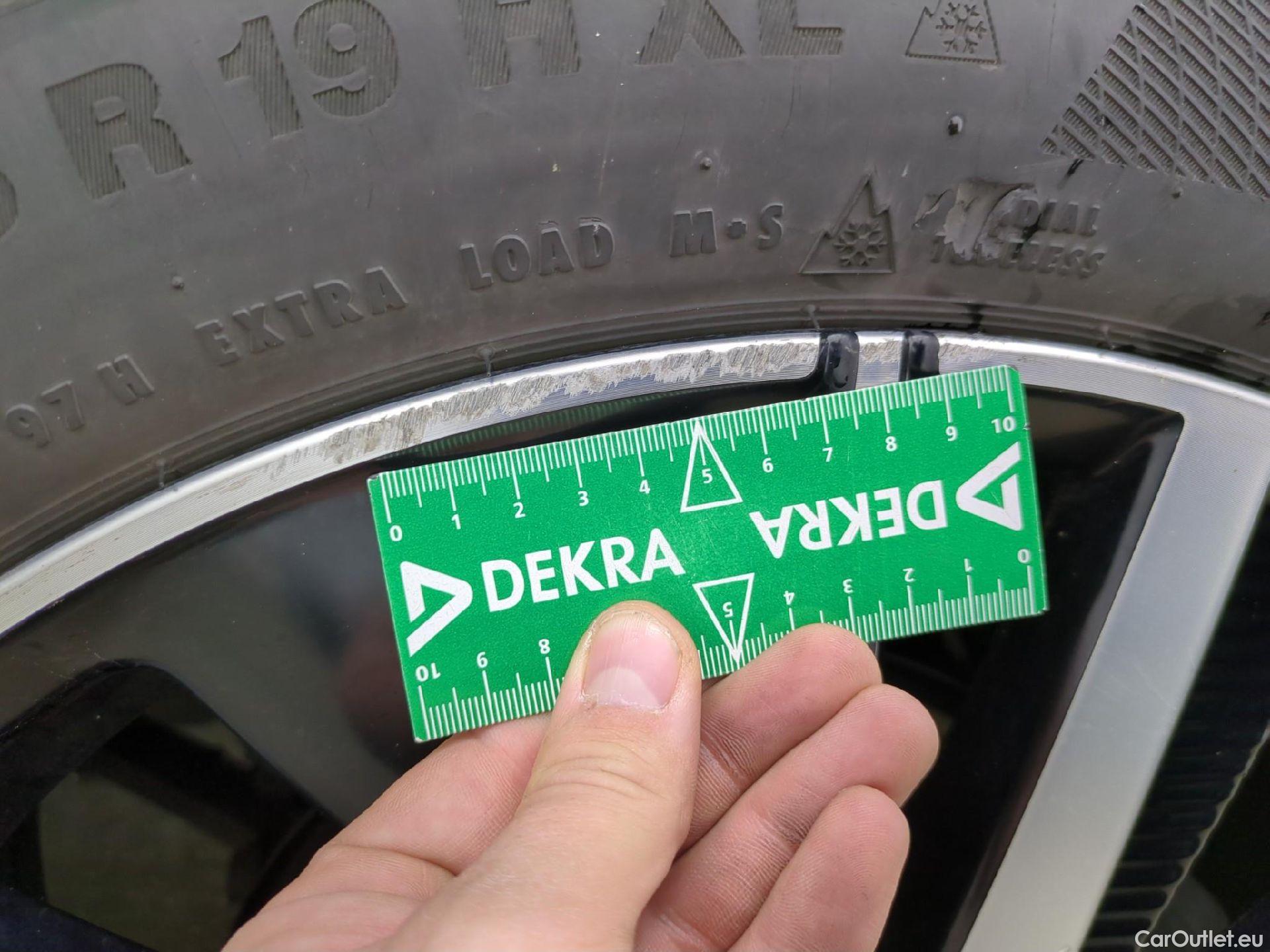  Peugeot  3008 PEUGEOT  / 2020 / 5P / SUV 1.6 HYBRID4 300 E-EAT8 GT Pack #21