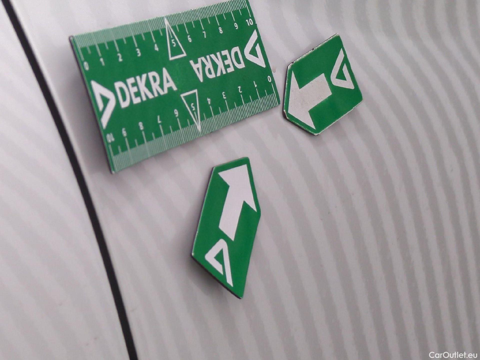  Peugeot  3008 PEUGEOT  / 2020 / 5P / SUV 1.6 HYBRID4 300 E-EAT8 GT Pack #39