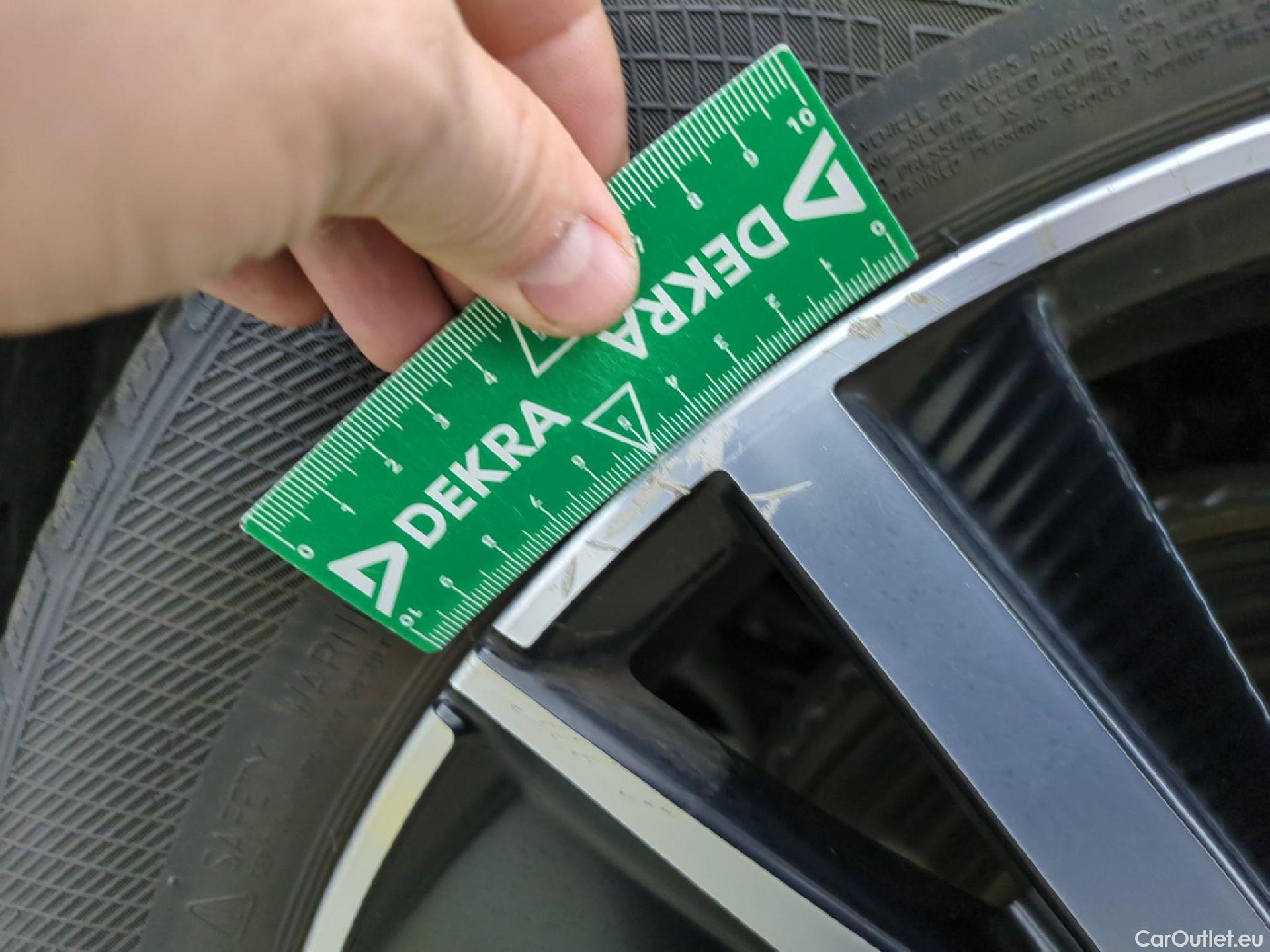  Peugeot  3008 PEUGEOT  / 2020 / 5P / SUV 1.6 HYBRID4 300 E-EAT8 GT Pack #9