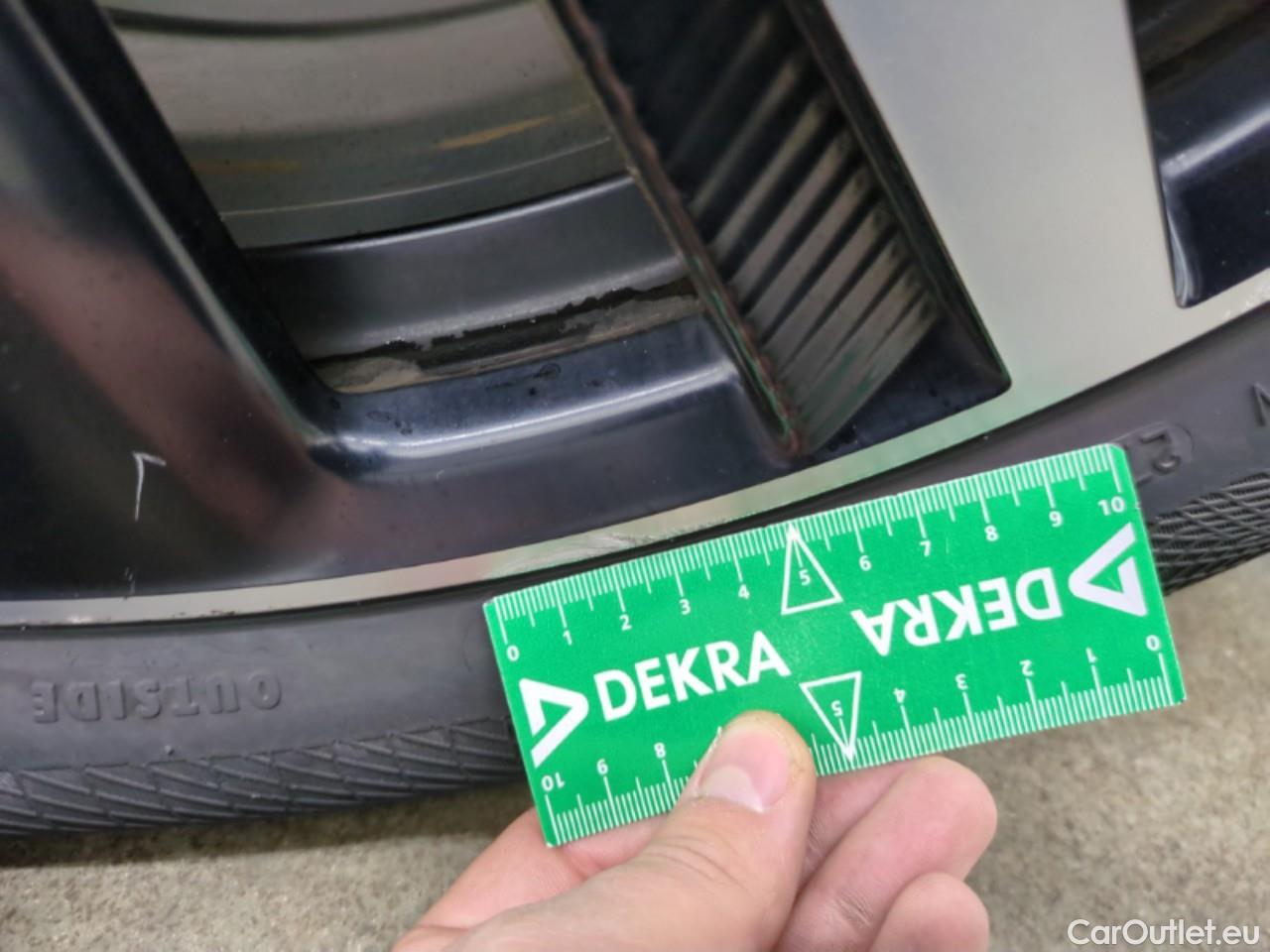  Peugeot  3008 PEUGEOT  / 2020 / 5P / SUV 1.6 HYBRID4 300 E-EAT8 GT Pack #31