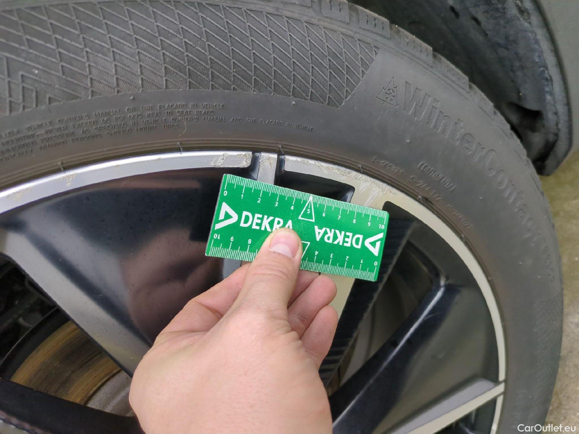  Peugeot  3008 PEUGEOT  / 2020 / 5P / SUV 1.6 HYBRID4 300 E-EAT8 GT Pack #32