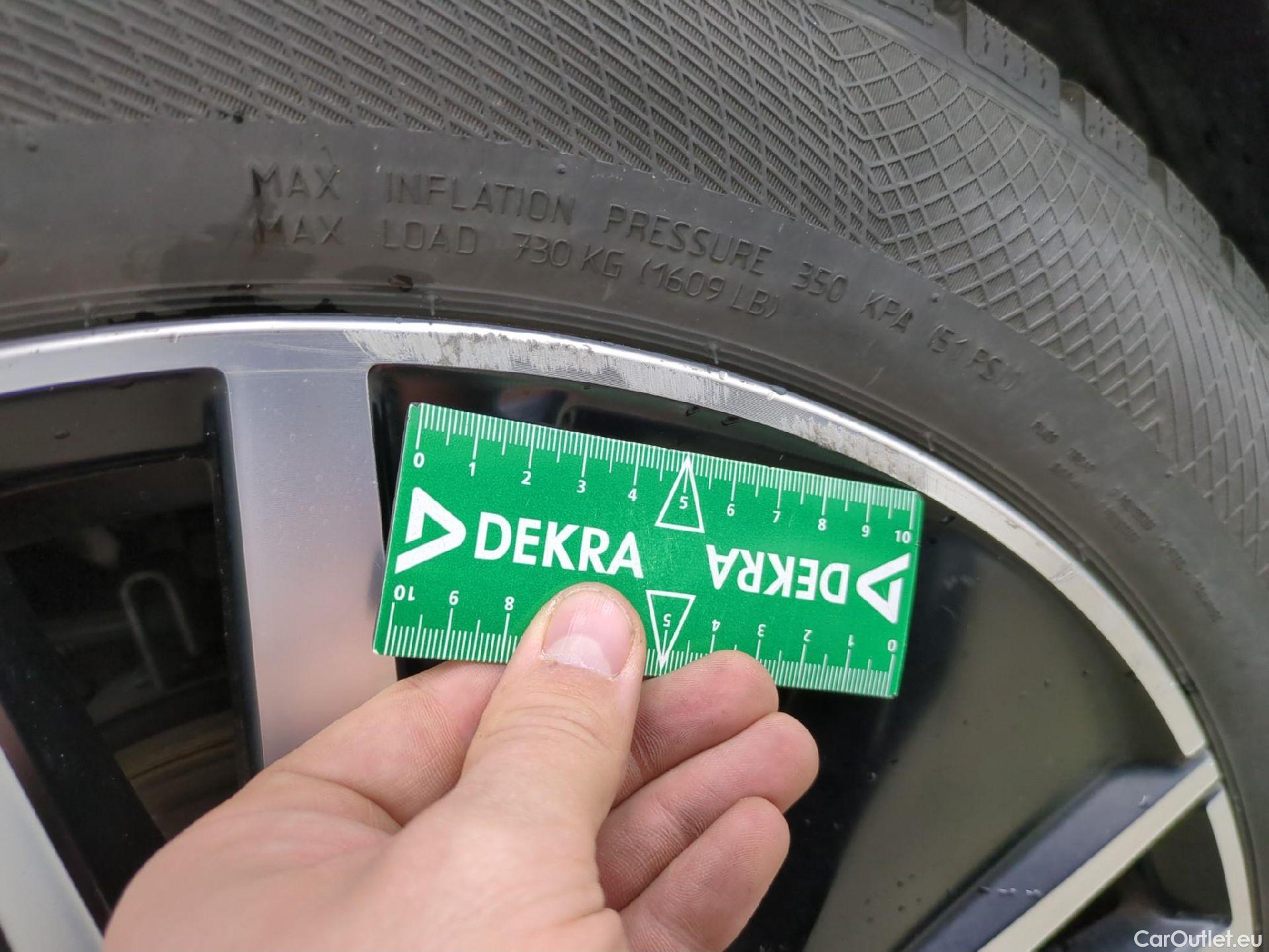  Peugeot  3008 PEUGEOT  / 2020 / 5P / SUV 1.6 HYBRID4 300 E-EAT8 GT Pack #24