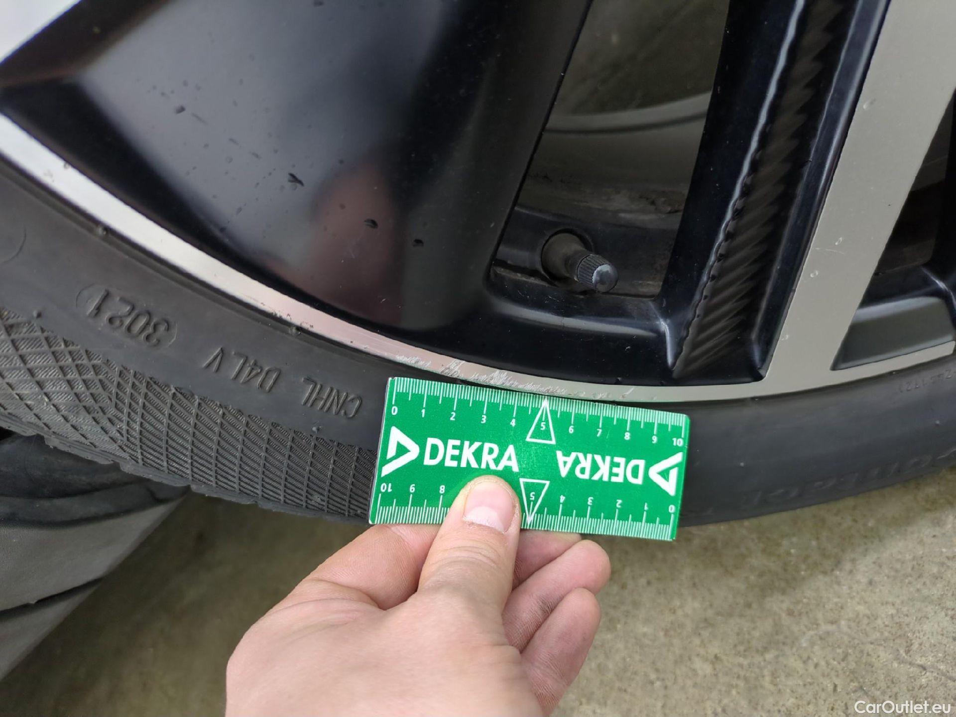  Peugeot  3008 PEUGEOT  / 2020 / 5P / SUV 1.6 HYBRID4 300 E-EAT8 GT Pack #26