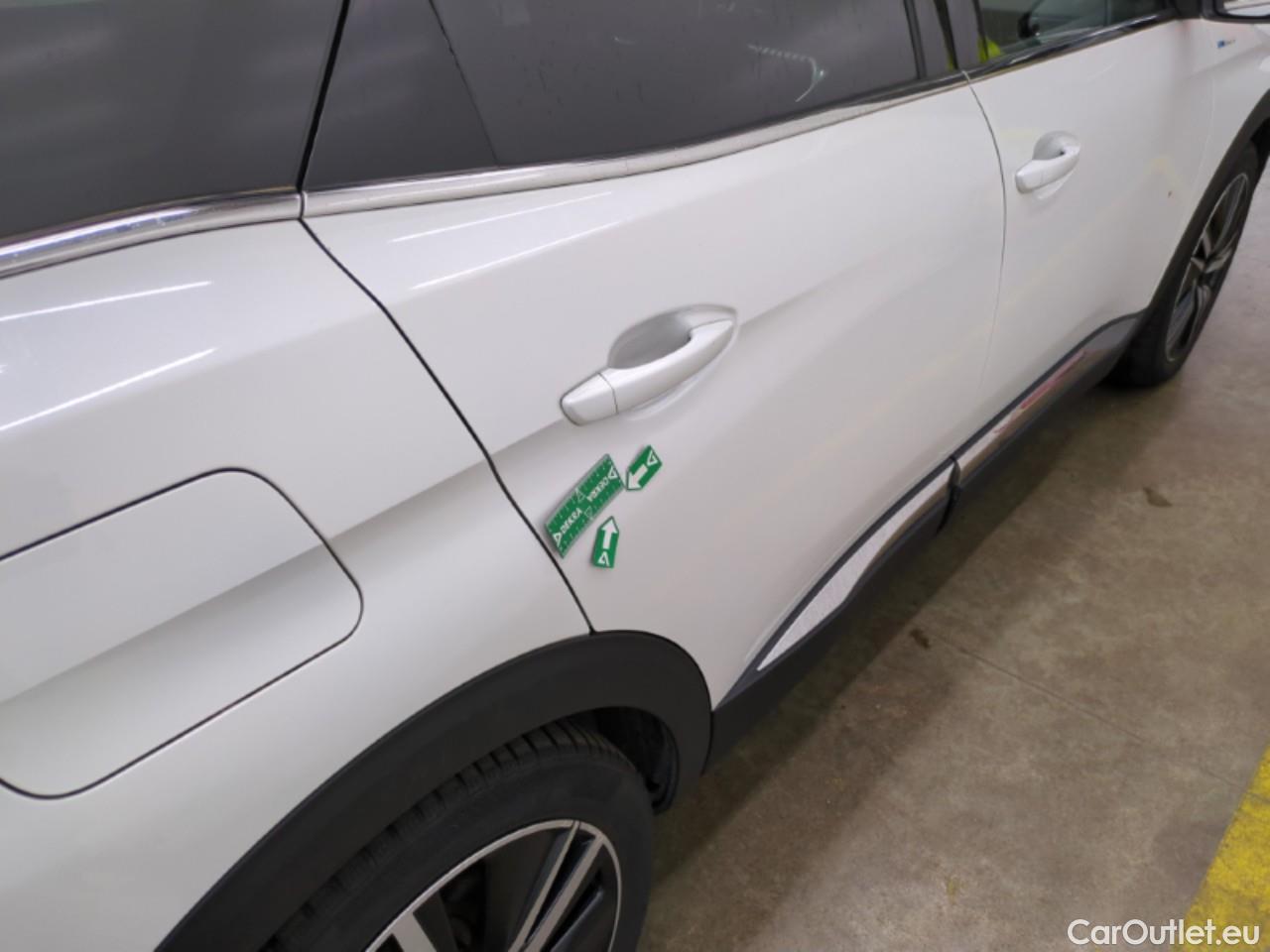  Peugeot  3008 PEUGEOT  / 2020 / 5P / SUV 1.6 HYBRID4 300 E-EAT8 GT Pack #38