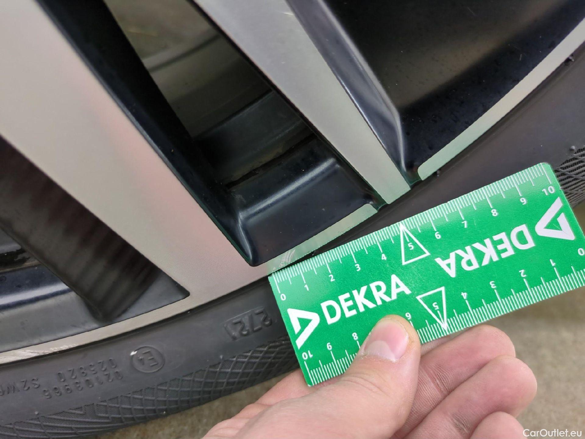  Peugeot  3008 PEUGEOT  / 2020 / 5P / SUV 1.6 HYBRID4 300 E-EAT8 GT Pack #29