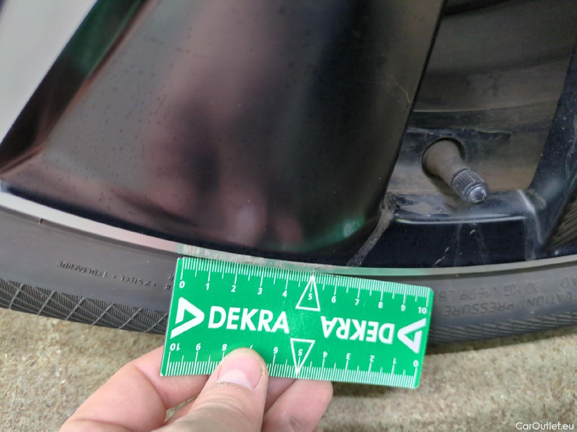  Peugeot  3008 PEUGEOT  / 2020 / 5P / SUV 1.6 HYBRID4 300 E-EAT8 GT Pack #8