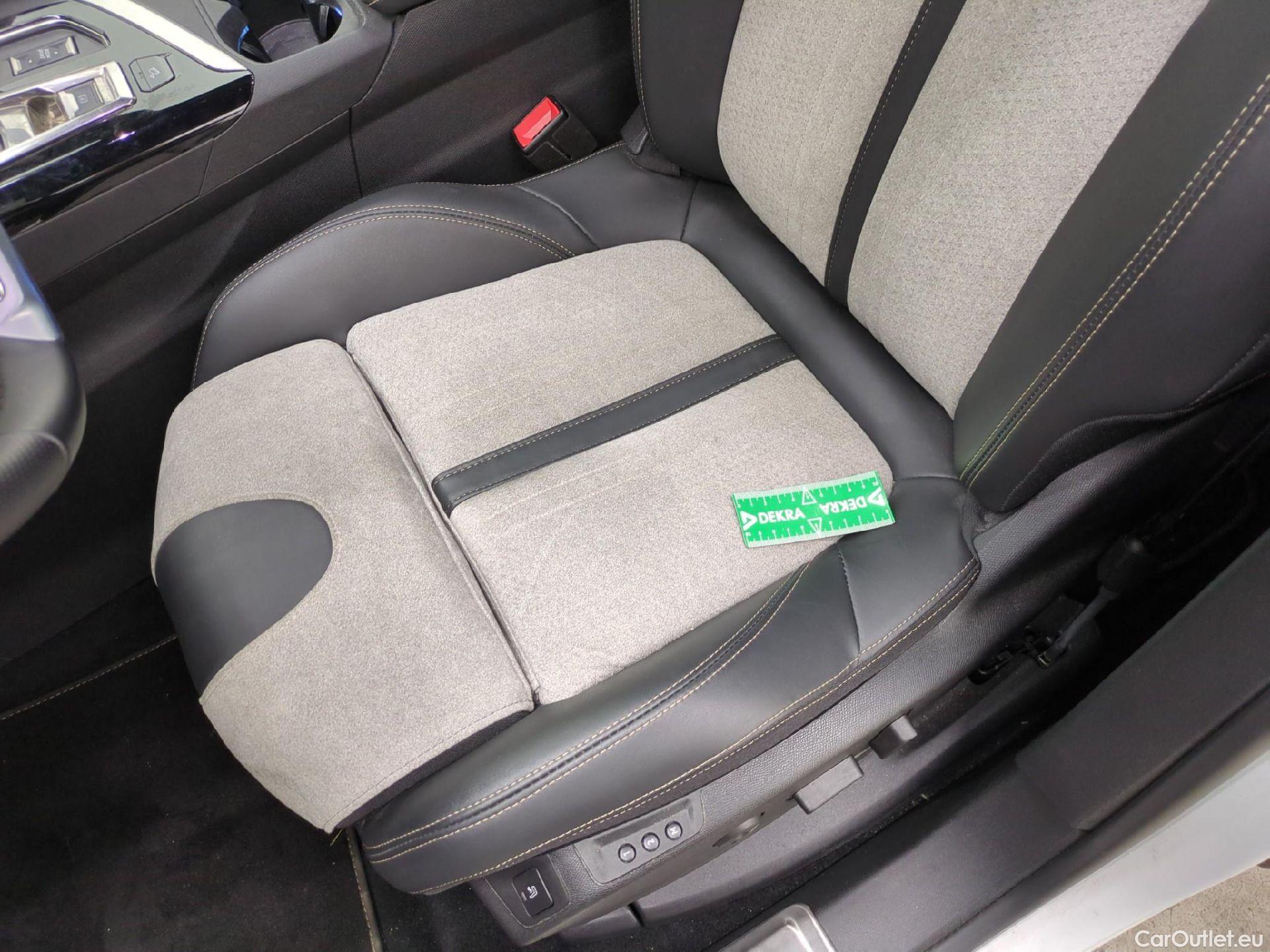  Peugeot  3008 PEUGEOT  / 2020 / 5P / SUV 1.6 HYBRID4 300 E-EAT8 GT Pack #2