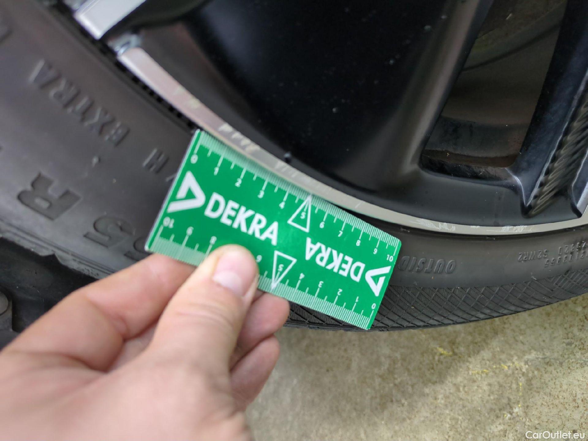  Peugeot  3008 PEUGEOT  / 2020 / 5P / SUV 1.6 HYBRID4 300 E-EAT8 GT Pack #15