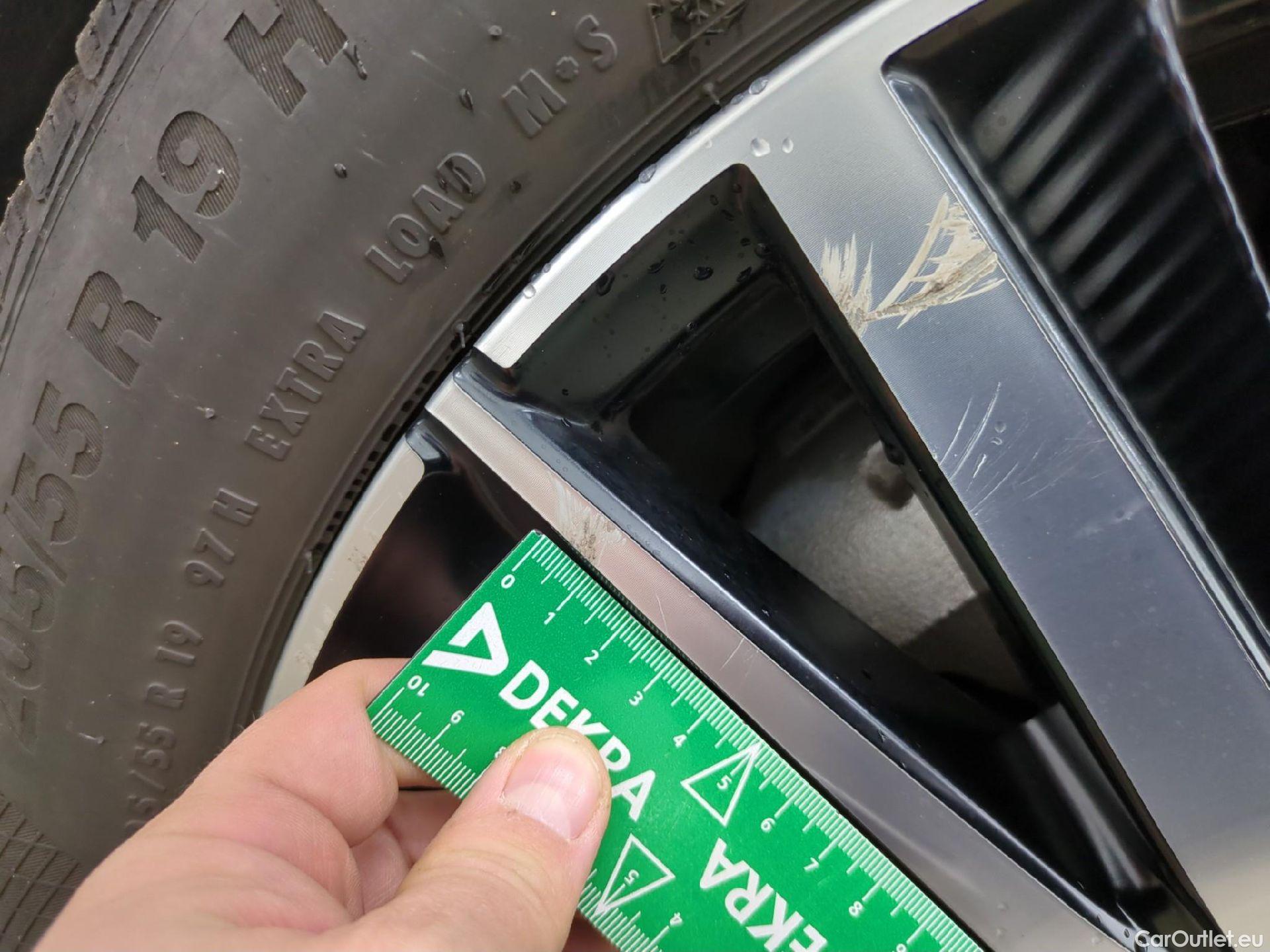  Peugeot  3008 PEUGEOT  / 2020 / 5P / SUV 1.6 HYBRID4 300 E-EAT8 GT Pack #17