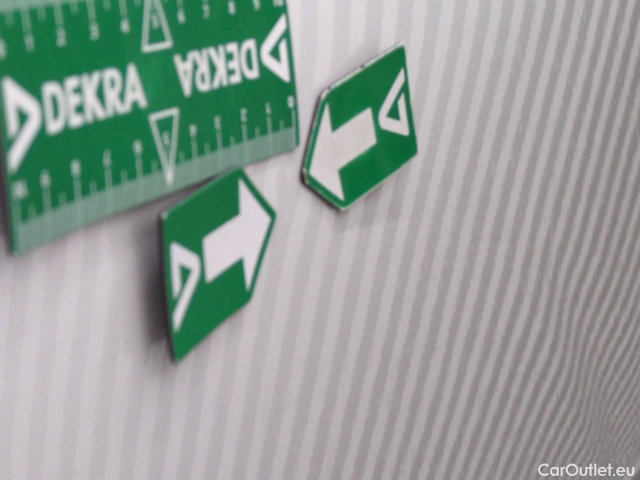  Peugeot  3008 PEUGEOT  / 2020 / 5P / SUV 1.6 HYBRID4 300 E-EAT8 GT Pack #40