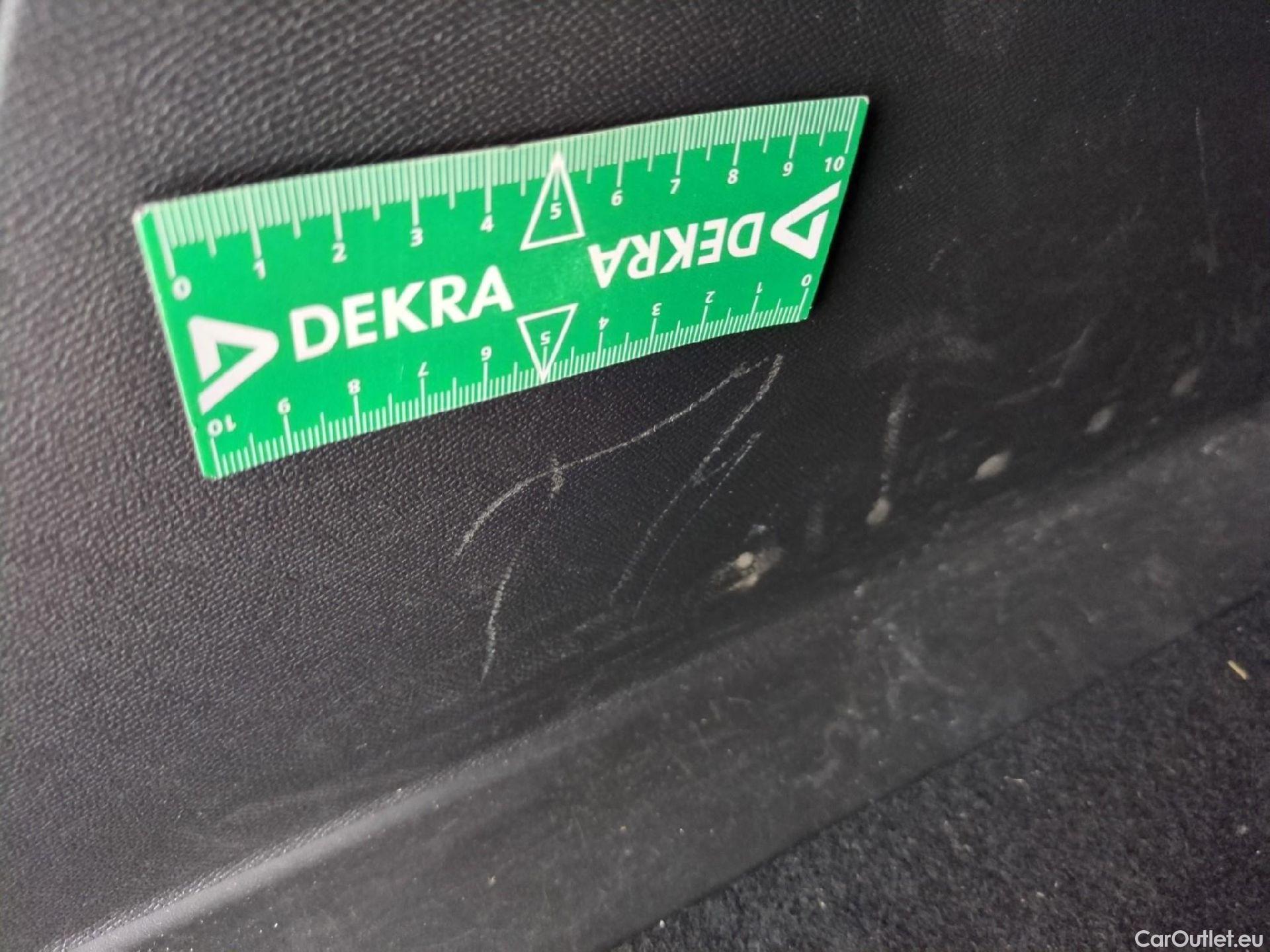  Peugeot  3008 PEUGEOT  / 2020 / 5P / SUV 1.6 HYBRID4 300 E-EAT8 GT Pack #3