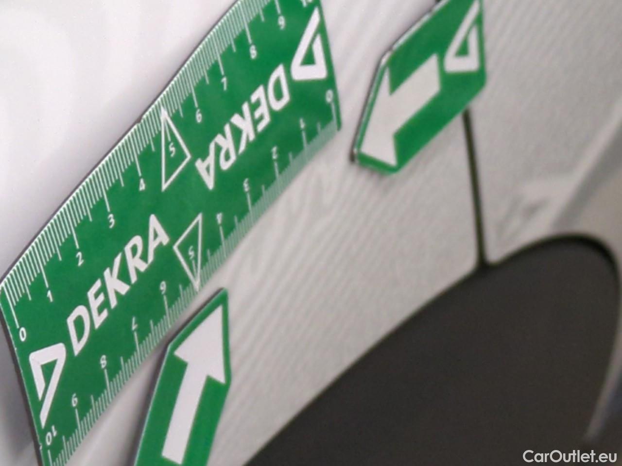  Peugeot  3008 PEUGEOT  / 2020 / 5P / SUV 1.6 HYBRID4 300 E-EAT8 GT Pack #36