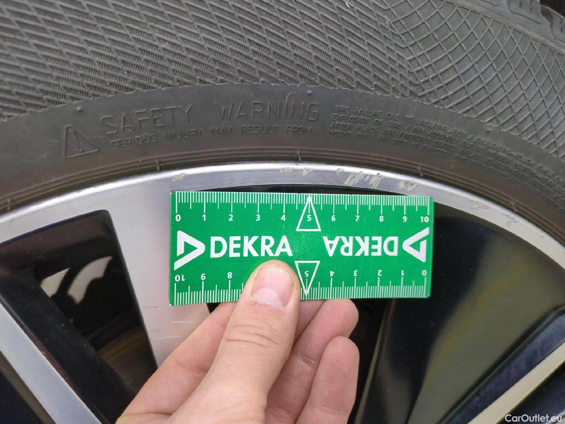  Peugeot  3008 PEUGEOT  / 2020 / 5P / SUV 1.6 HYBRID4 300 E-EAT8 GT Pack #33