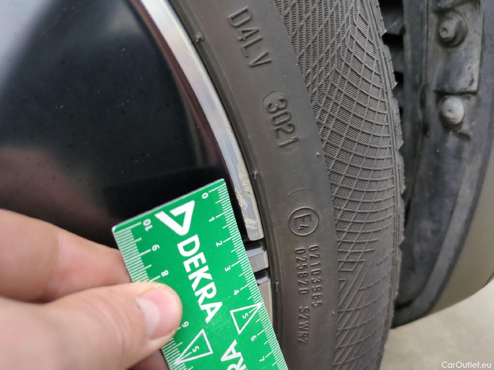  Peugeot  3008 PEUGEOT  / 2020 / 5P / SUV 1.6 HYBRID4 300 E-EAT8 GT Pack #7