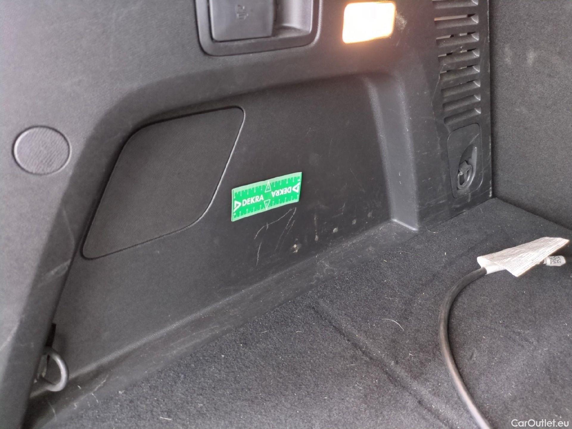  Peugeot  3008 PEUGEOT  / 2020 / 5P / SUV 1.6 HYBRID4 300 E-EAT8 GT Pack #4